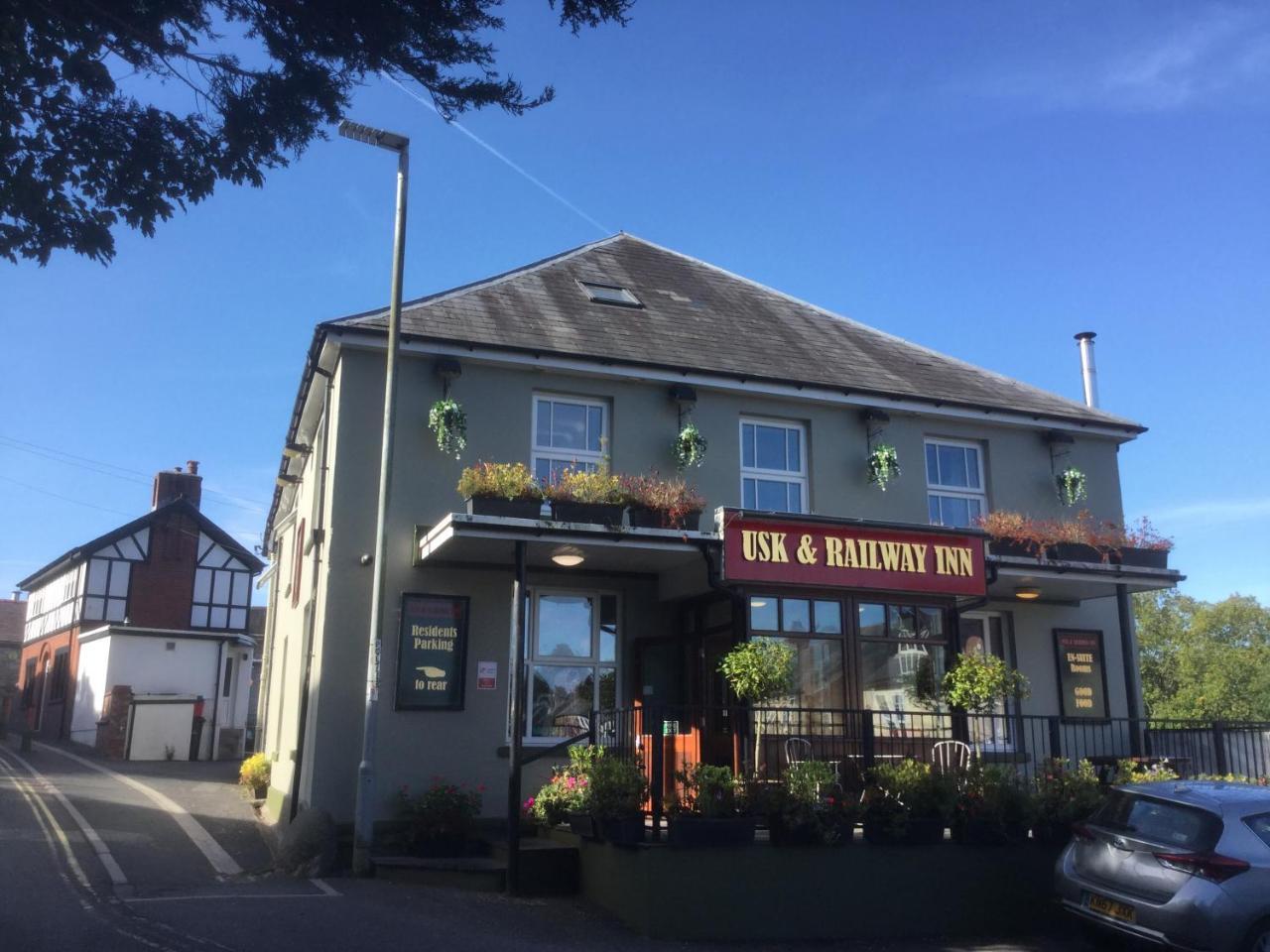 Usk And Railway Inn Sennybridge Exterior foto