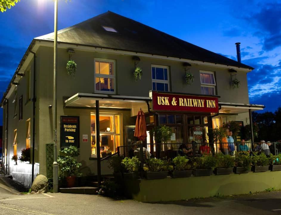 Usk And Railway Inn Sennybridge Exterior foto